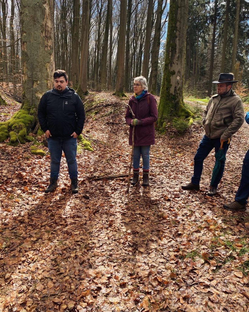 Waldwanderung mit Vereinsmitgliedern